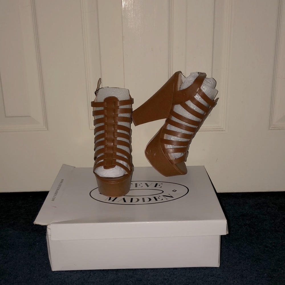 New strap heeled sandals